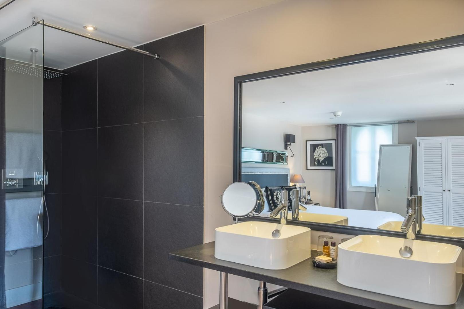 Jacuzzi Terrace Room with Park View,1654249311:JPEG