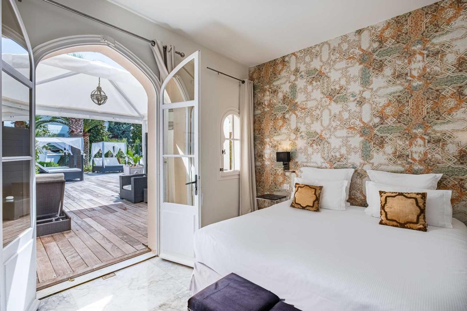 Elegance Room
