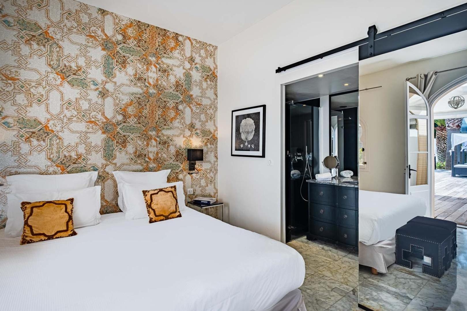 Elegance Room